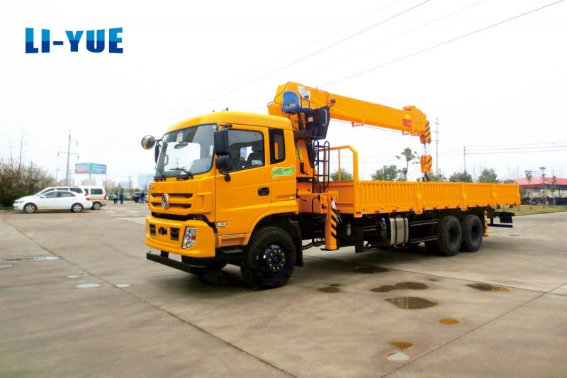 Comparison of The Advantages and Disadvantages of The Knuckle Arm and