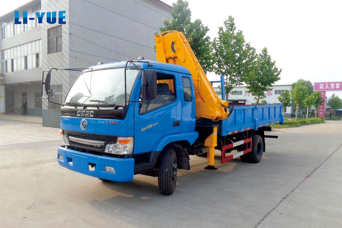 6.3 Knuckle Boom Crane