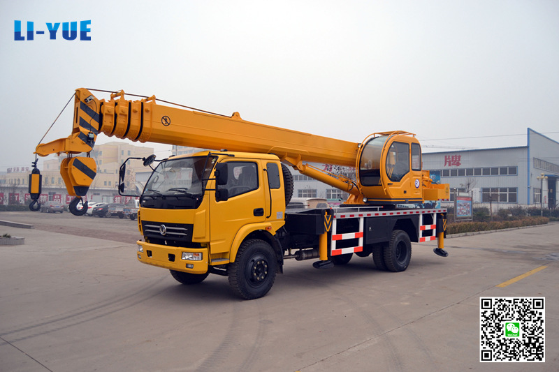 12 tons dongfeng truck crane